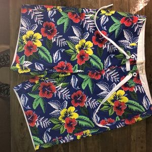 Abercrombie &Fitch Men’s size small shorts